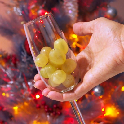 PAN Y UVAS